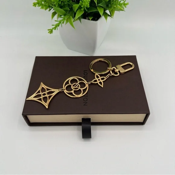 Louis Vuitton LV Twiggy key chain Charm GP Gold ❤️Authentic - Picture 6 of 7
